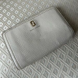 SOLD 🔥 Marc Jacobs Gray Leather Wallet